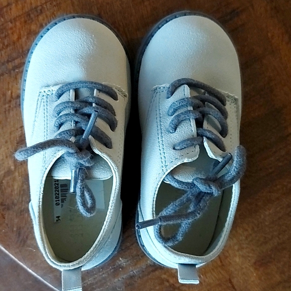 Never worn toddler dress shoes - Picture 1 of 2